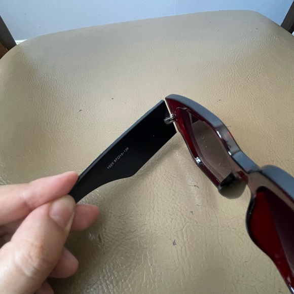 Gucci Women\'s Sunglasses in Red and Black main image 7
